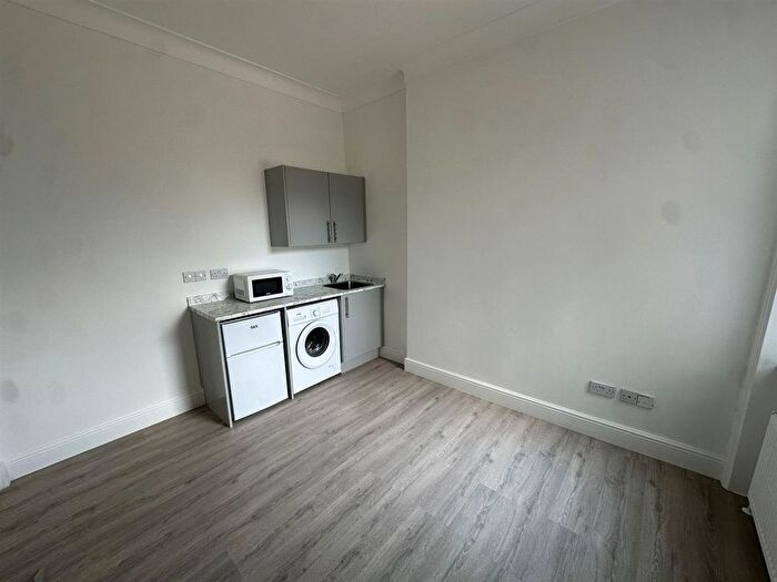 Studio To Rent In Greenleaf Road, London, E17