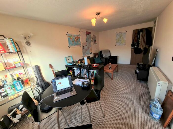 2 Bedroom Flat To Rent In Deanery Close, East Finchley, N2