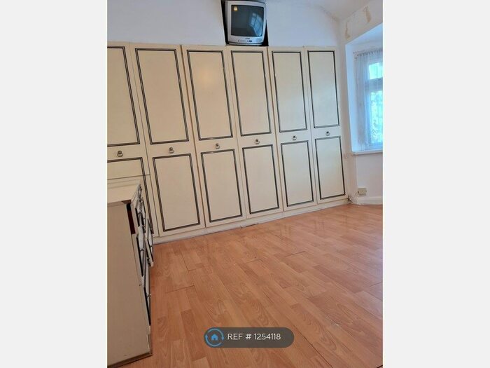 3 Bedroom Terraced House To Rent In Clifton Road, Ilford, IG2