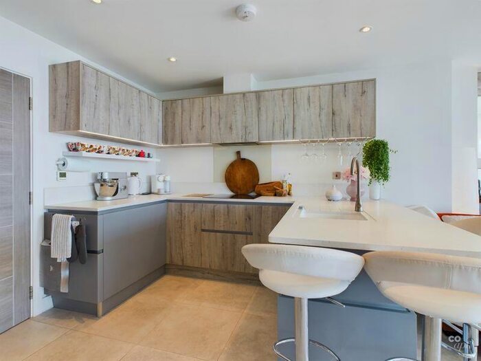 2 Bedroom Flat To Rent In Aqua Vista, Marine Drive, BN2