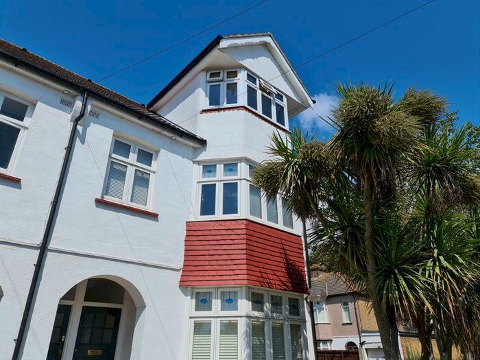 2 Bedroom Flat To Rent In Sutton Road, Southend-On-Sea, SS2