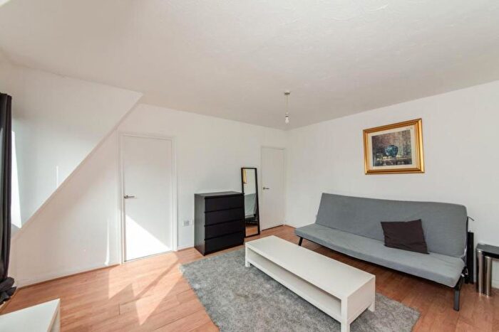 Apartment To Rent In Abbeyfield Close, NW10