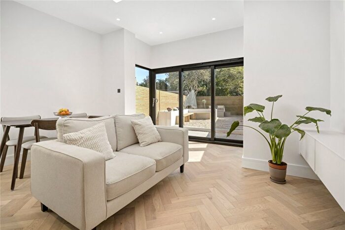 3 Bedroom Flat For Sale In Cavendish Road, London, SW12