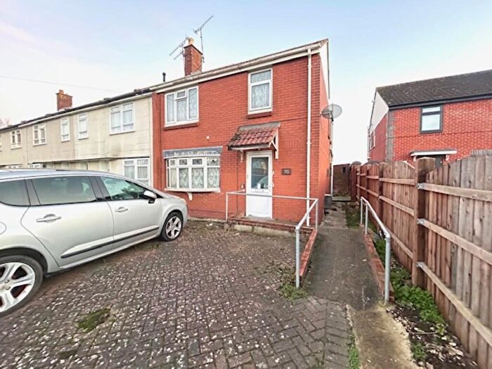 3 Bedroom End Of Terrace House For Sale In Courtenay Road, Swindon, SN3