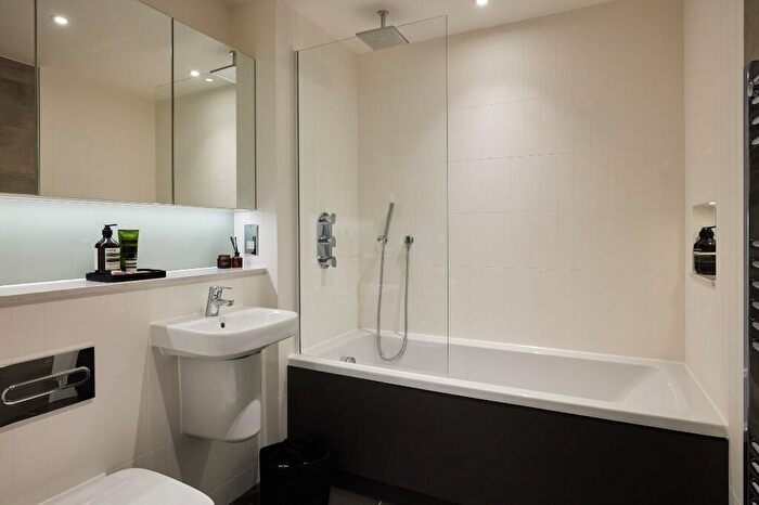 2 Bedroom Flat To Rent In Flat, Swan Street, Manchester, Greater Manchester, M4