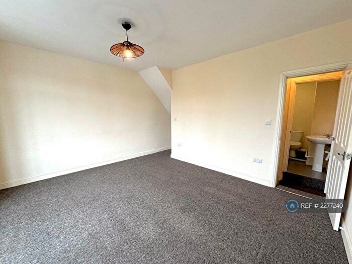 1 Bedroom Flat To Rent In Firth Park Road, Sheffield, S5