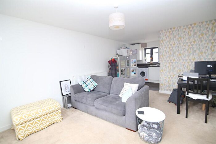 2 Bedroom Flat To Rent In Belmont Way, Tiverton, EX16