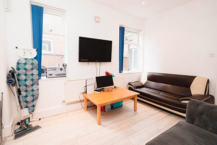 4 Bedroom Property To Rent In Ladybarn, Manchester, M14