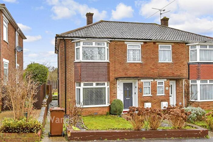 3 Bedroom Semi Detached House For Sale In The Fairway, Rochester, Kent, ME1