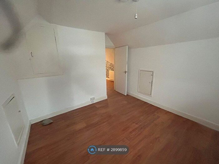 2 Bedroom Flat To Rent In Bradford Road Shipley, Shipley, BD18