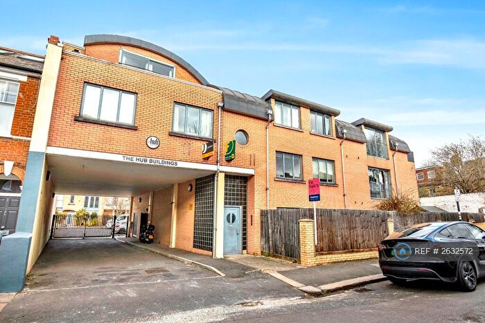 2 Bedroom Flat To Rent In Harberson Road, London, SW12