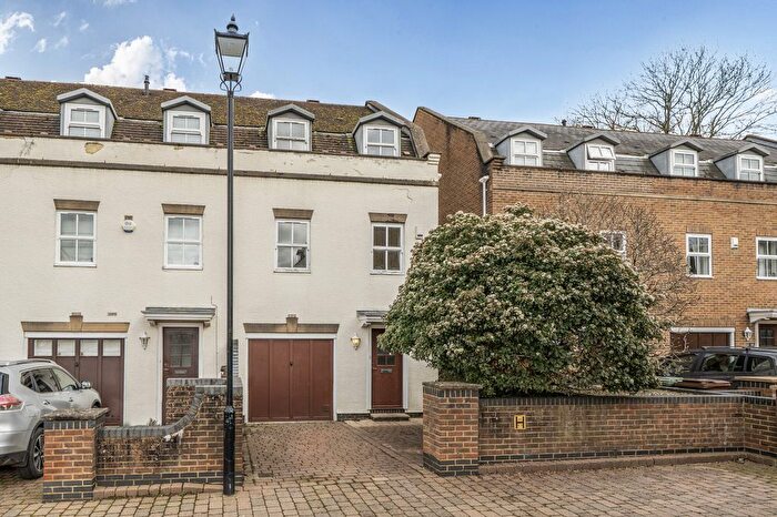 4 Bedroom End Of Terrace House For Sale In Mill View Close, Epsom, KT17