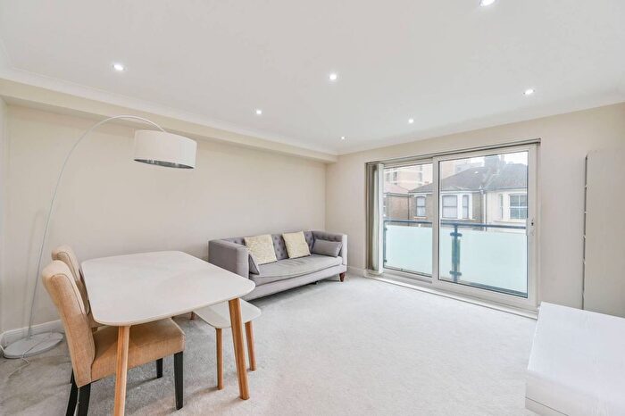 1 Bedroom Flat To Rent In Hartfield Crescent, Wimbledon, London, SW19