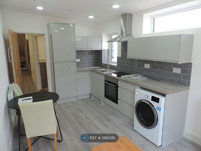 2 Bedroom Flat To Rent In Whitchurch Road, Cardiff, CF14