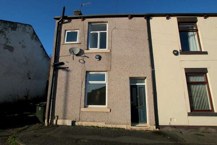 2 Bedroom End Of Terrace House To Rent In James Street, Littleborough, OL15