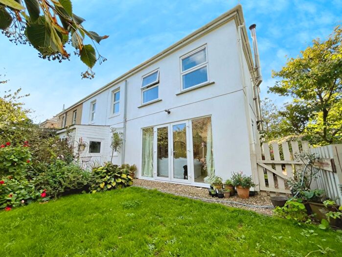 4 Bedroom Semi-Detached House For Sale In Lovely Spacious Cottage, Lower Kenneggy, TR20