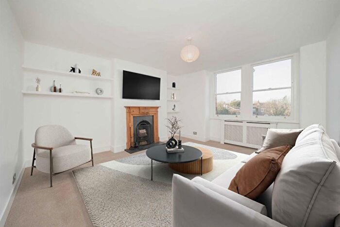 2 Bedroom Flat To Rent In Colney Hatch Lane, London, N10