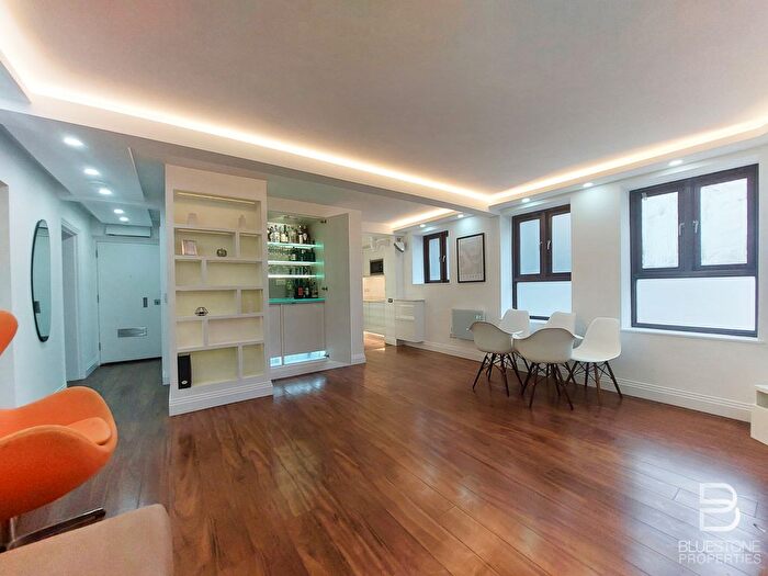 3 Bedroom Flat To Rent In New Park Road, London, SW2