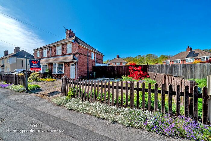3 Bedroom Semi Detached House For Sale In Clifton Avenue, Brownhills, Walsall, WS8