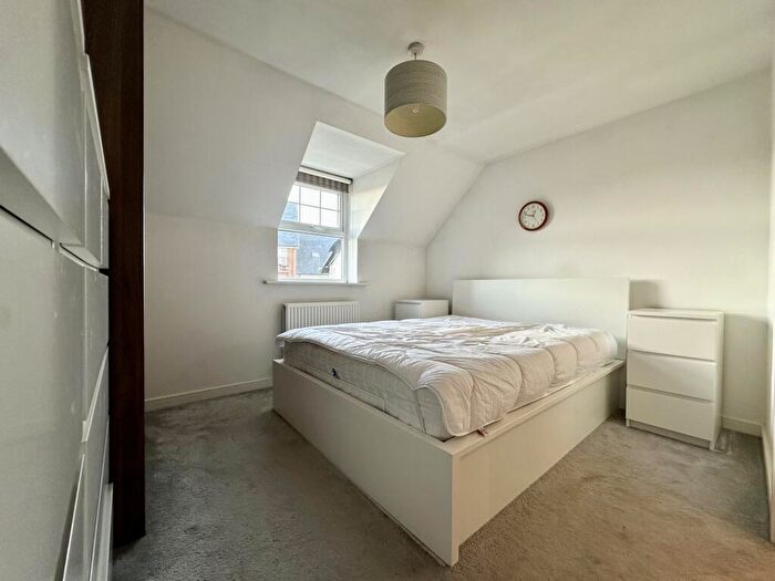 2 Bedroom Apartment For Sale In Wells View Drive, Bromley, BR2