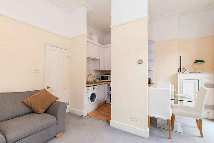 2 Bedroom Flat To Rent In Tachbrook Street, Pimlico, London, SW1V