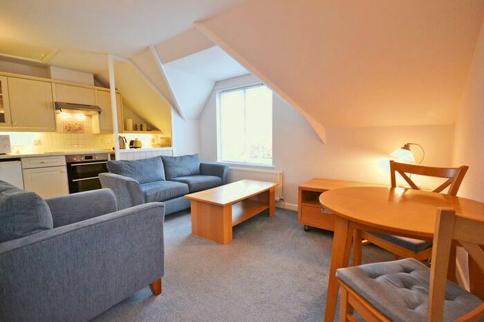 1 Bedroom Flat To Rent In One Bedroom, First Floor Apartment, Glasllwch Lane, Newport, NP20