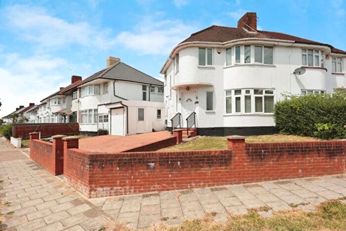 3 Bedroom Semi Detached House For Sale In Curzon Avenue, Stanmore, Greater London, HA7