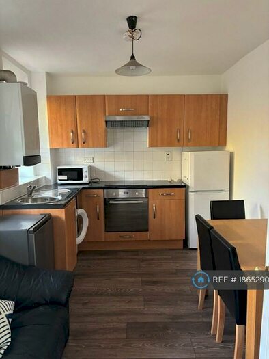 4 Bedroom Flat To Rent In Arrowsmith House, London, SE11