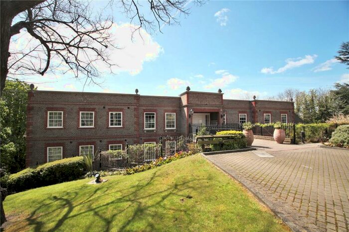 2 Bedroom Apartment To Rent In Treetops, The Mount, Caversham, Reading, Berkshire, RG4