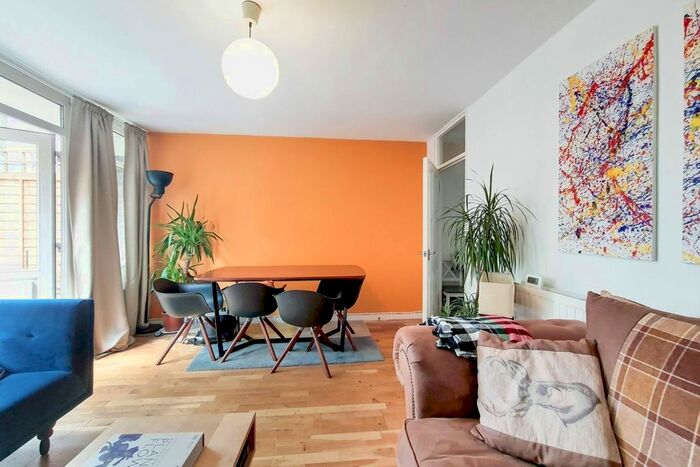 3 Bedroom Maisonette To Rent In Rupert Gardens, Brixton, London, SW9