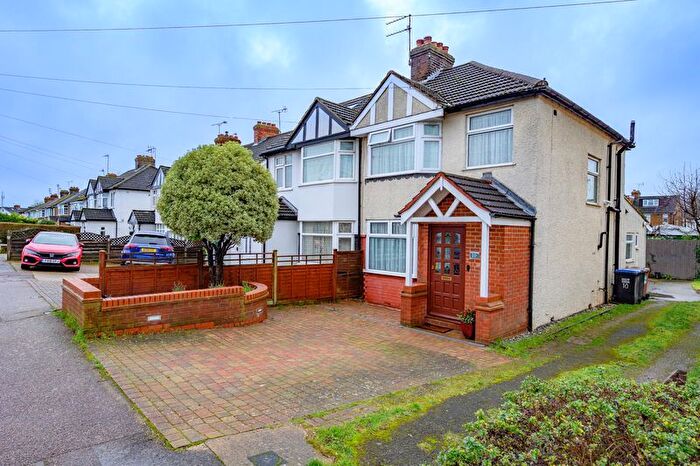 3 Bedroom Semi Detached House For Sale In Broad Acres, Hatfield, AL10