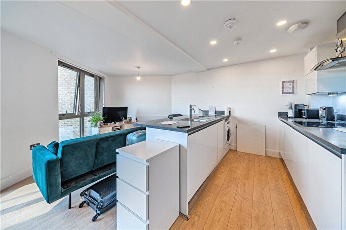 1 Bedroom Flat To Rent In Bedford Road, London, SW4