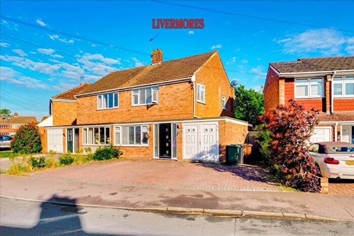 3 Bedroom Semi Detached House For Sale In Lonsdale Crescent, Dartford, DA2