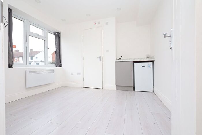 Studio To Rent In Rubens Road, Northolt, UB5
