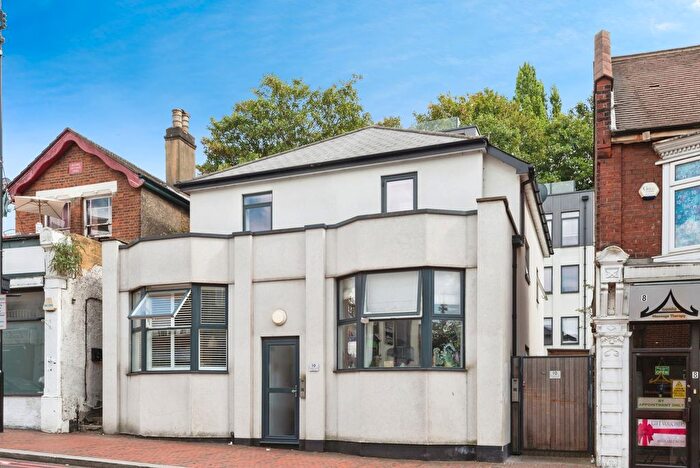 1 Bedroom Flat For Sale In Whytecliffe Road South, Purley, Surrey, CR8