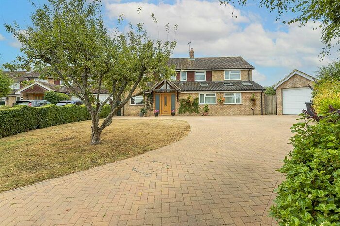 5 Bedroom Detached House For Sale In Derwent Road, Harpenden, AL5