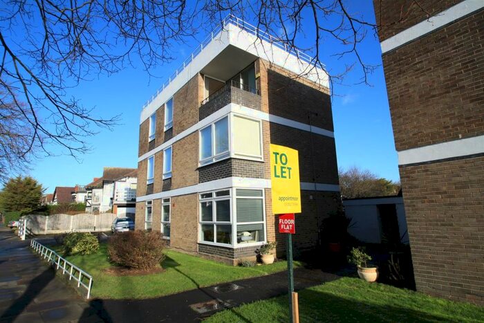 2 Bedroom Flat To Rent In Chalkwell Avenue, Westcliff-On-Sea, SS0