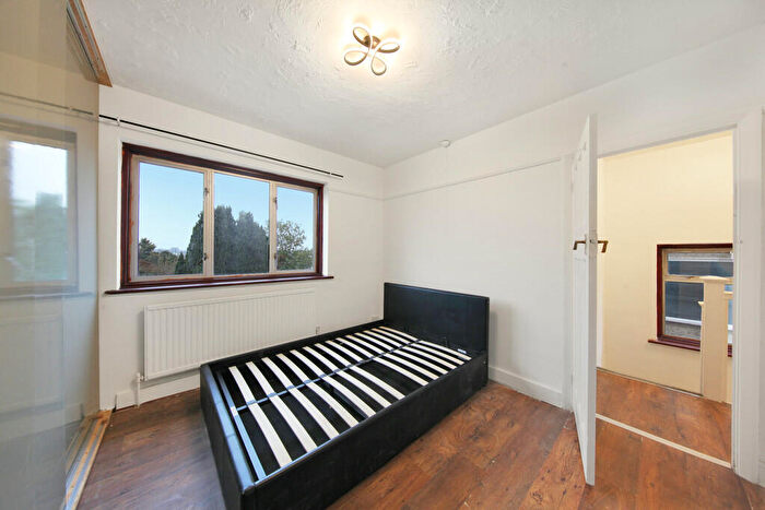 3 Bedroom Semi-Detached House To Rent In Summit Close, London, NW9