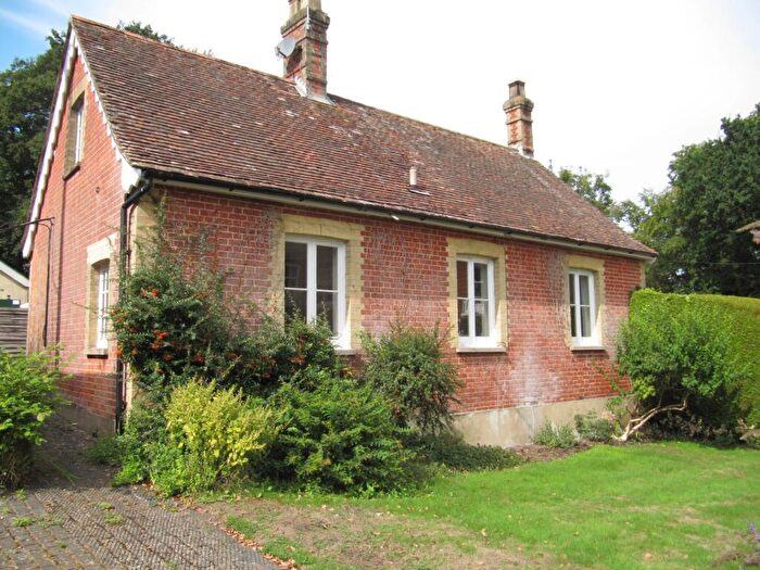 2 Bedroom Cottage To Rent In Odiham, Hampshire, RG29