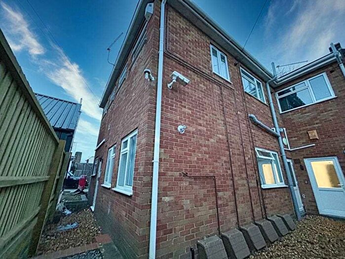2 Bedroom Flat For Sale In Castle Lane West, Bournemouth, BH9