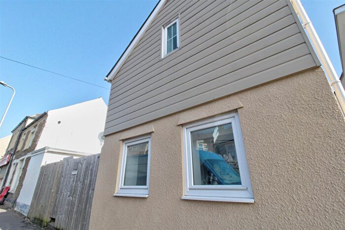 2 Bedroom Detached House To Rent In Cross Street, Barry, CF63