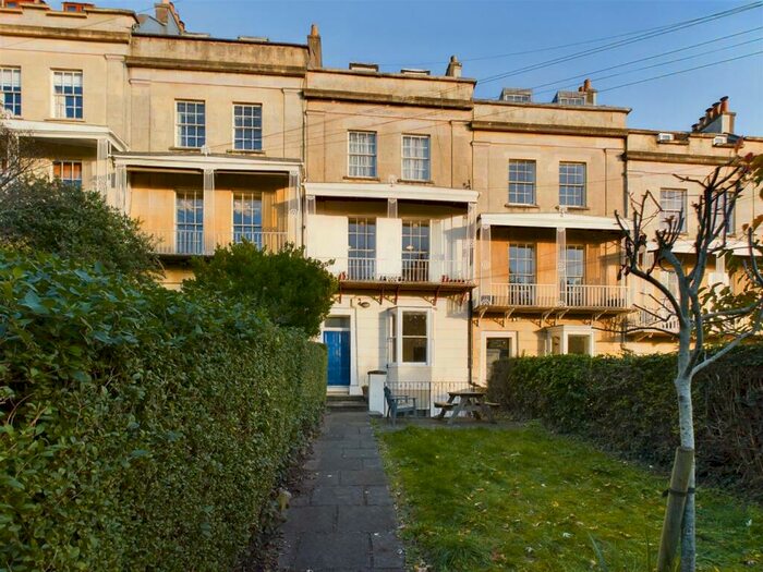 2 Bedroom Flat To Rent In Clifton Vale, Bristol, BS8