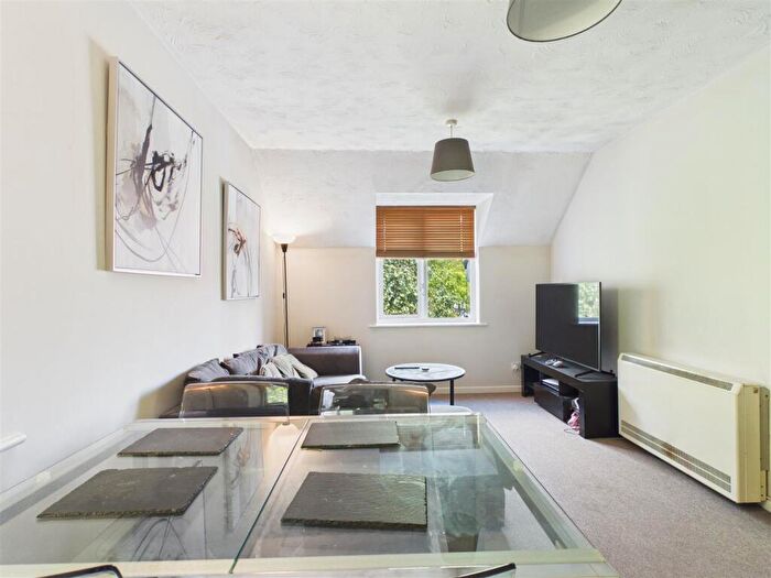 2 Bedroom Flat To Rent In Redoubt Close, Hitchin, Hertfordshire, SG4