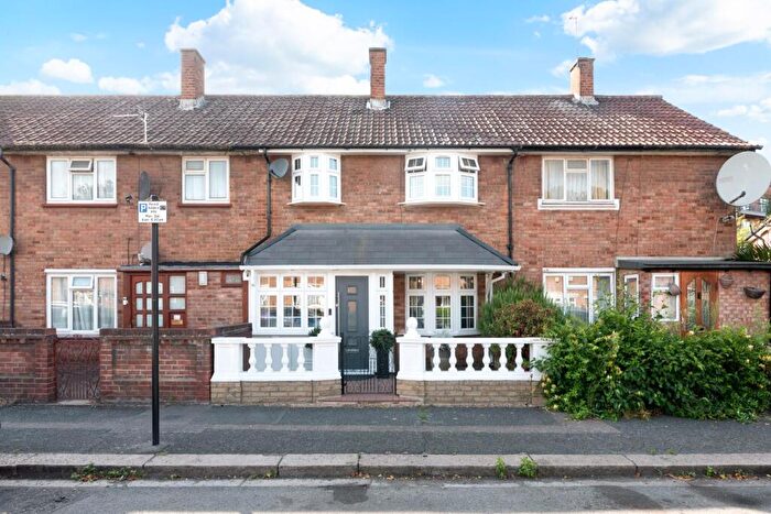 3 Bedroom Terraced House For Sale In South Molton Road, London, E16