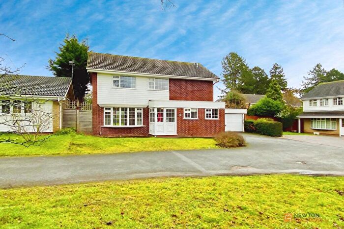 3 Bedroom Detached House For Sale In The Yews, Oadby, LE2