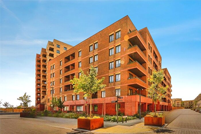 2 Bedroom Maisonette For Sale In Oxeye Way, London, N18