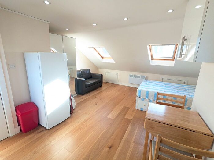 Studio To Rent In High Road, Willesden, NW10