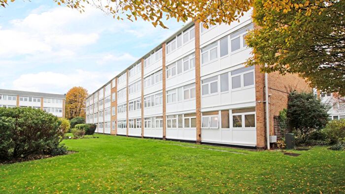 3 Bedroom Maisonette To Rent In Tarnwood Park, London, SE9