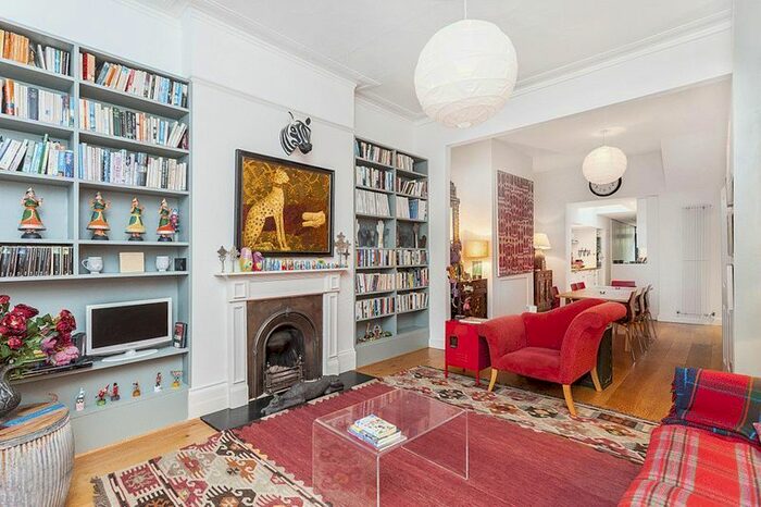 2 Bedroom Flat To Rent In Boscombe Road, London, W12