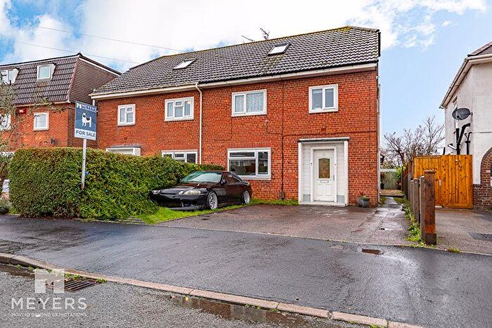 2 Bedroom Flat For Sale In Old Farm Road, Oakdale, BH15